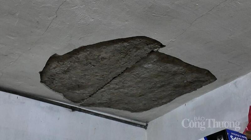 Hạ tầng tại khu tập thể cũ đang xuống cấp nghiêm trọng.