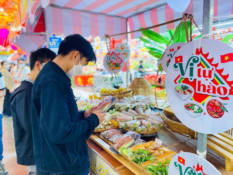 Người dân mua sắm tại siêu thị GO! Buôn Ma Thuột. Ảnh: Siêu thị GO! Buôn Ma Thuột