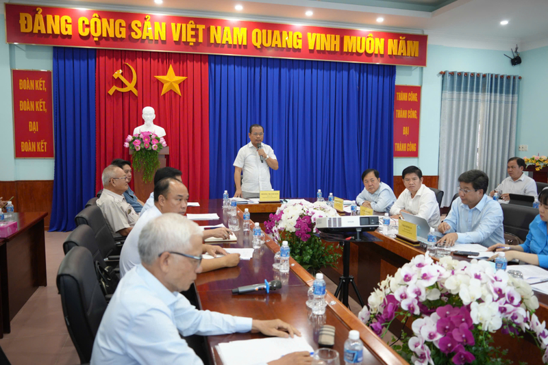 Quang cảnh cuộc họp.
