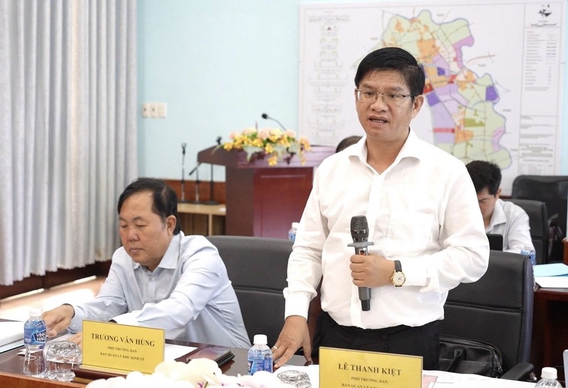 Phó Trưởng ban Quản lý Khu kinh tế tỉnh Tây Ninh Lê Thanh Kiệt phát biểu tại cuộc họp.