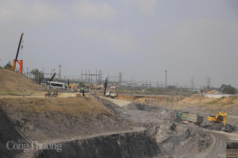 Trên công trường Nhà máy Thủy điện Trị An mở rộng, nhiều hạng mục quan trọng đang được chuẩn bị kỹ lưỡng nhằm đảm bảo tiến độ và chất lượng công trình. Ảnh: Thanh Tuấn