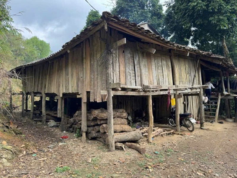 Căn nhà sàn của gia đình anh Dỉ tại Cao Bằng. Ảnh: Vinacomin