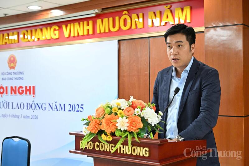 Giám đốc Trung tâm Đa phương tiện và Nội dung số Công Thương Nguyễn Sĩ Cường trình bày báo cáo của Ban Thanh tra nhân dân năm 2025. Ảnh: Cấn Dũng