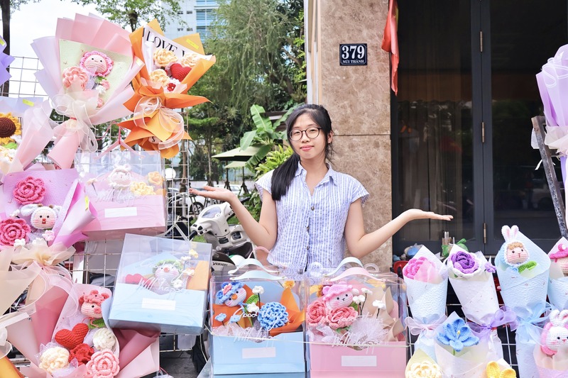 Những sản phẩm được Thuý Nga trang trí, đóng góp chỉnh chu, bắt mắt, phù hợp với xu hướng quà tặng của giới trẻ hiện nay. Ảnh: Diễm Phúc