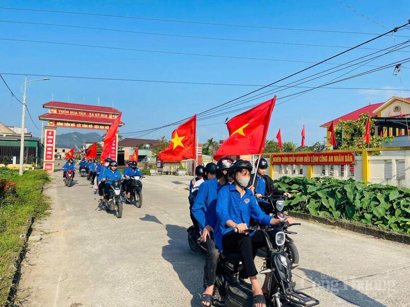 Những chuyến xe tuyên truyền lưu động đưa 'lá phiếu' đến gần cử tri - 2