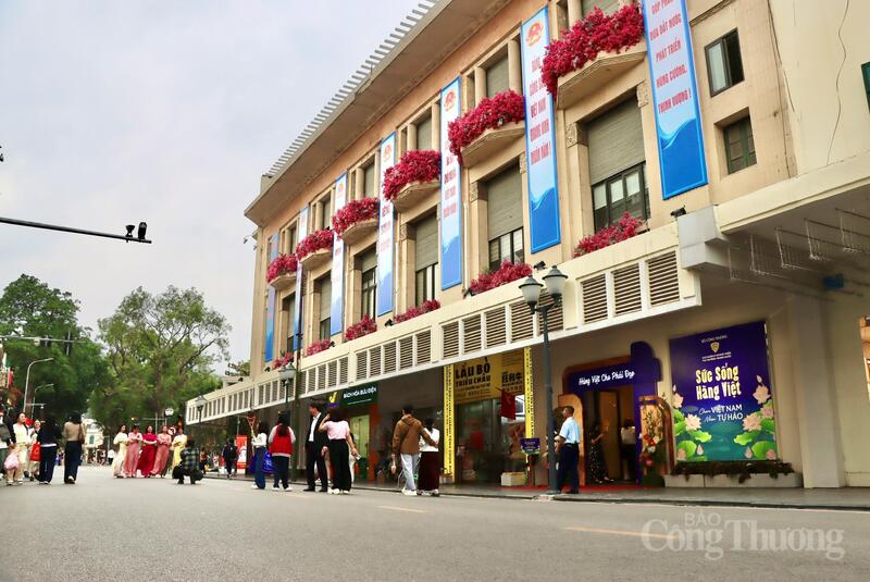 Không gian Sức sống hàng Việt trên "phố hiệu" Tràng Tiền