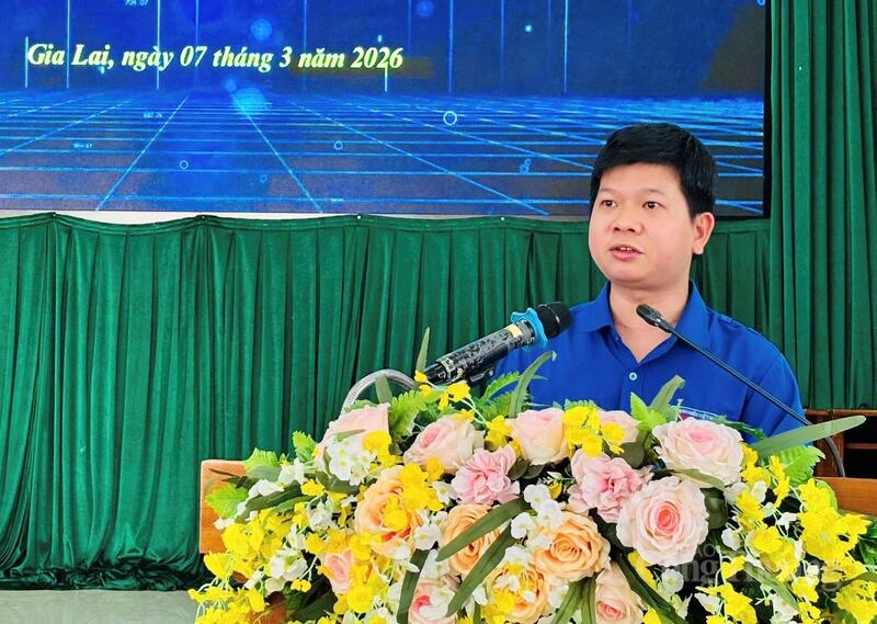 Đồng chí Lý Anh Việt - Phó Bí thư, Chủ nhiệm Ủy ban Kiểm tra Tỉnh đoàn Gia Lai phát biểu tại chương trình. Ảnh: Hoàng Phát