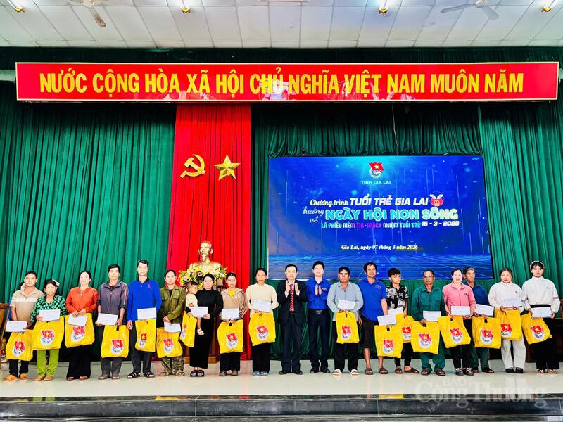 Tuổi trẻ Gia Lai hướng về 'ngày hội non sông' - 11