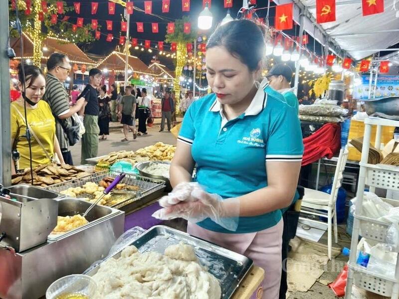 Sản phẩm Chả cá thác lác của Công ty TNHH Thực phẩm và Nông sản sạch Sóc Sơn (Hà Nội) tăng doanh thu ngay những ngày đầu tiên.