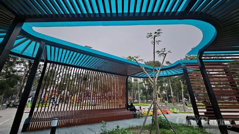 Công viên Bắc Linh Đàm khoác lên diện mạo khang trang, xanh - sạch - đẹp, trở thành điểm sinh hoạt cộng đồng quen thuộc của cư dân khu đô thị.