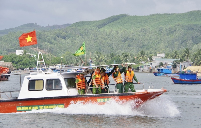 Bộ đội Biên phòng Gia Lai đang triển khai nhiều biện pháp đồng bộ nhằm ngăn chặn tình trạng khai thác hải sản bất hợp pháp, không báo cáo và không theo quy định (IUU). Ảnh: Hồng Phúc