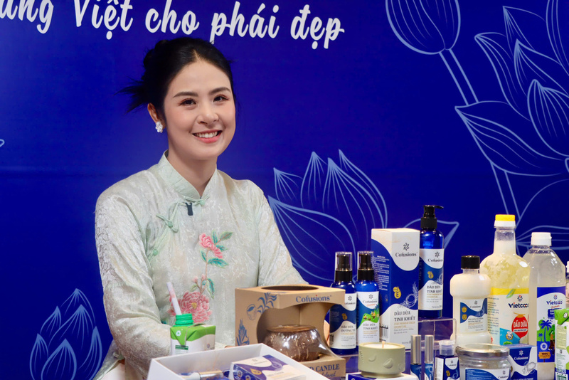 Cục trưởng Trần Hữu Linh, Hoa hậu Ngọc Hân ‘lên sóng’ Sức sống hàng Việt - 2