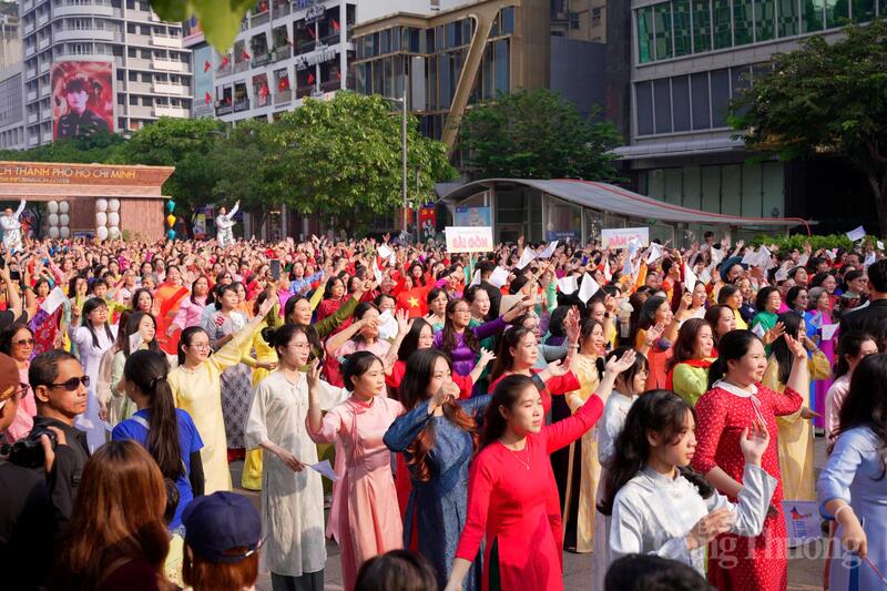 3.000 người đồng diễn dân vũ chào mừng Lễ hội Áo dài 2026