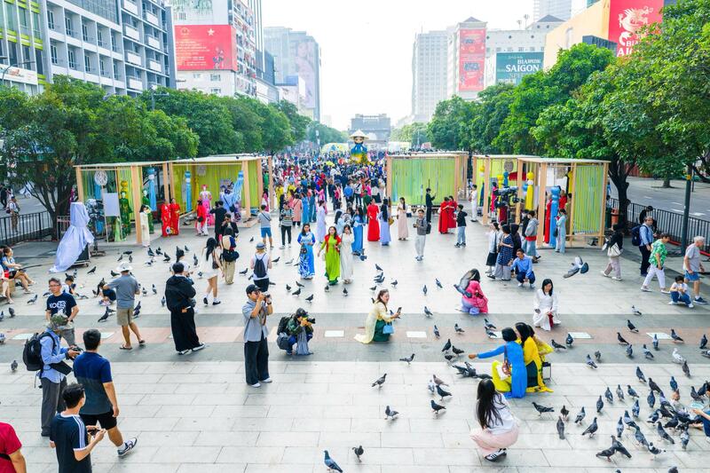 Lễ hội Áo dài trở thành sản phẩm du lịch đặc trưng, thu hút du khách trong nước và quốc tế đến với thành phố mang tên Bác.