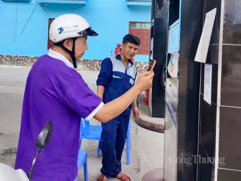 Nhiều khách hàng lựa chọn thanh toán qua tài khoản ngân hàng, vừa thuận tiện vừa minh bạch trong giao dịch.