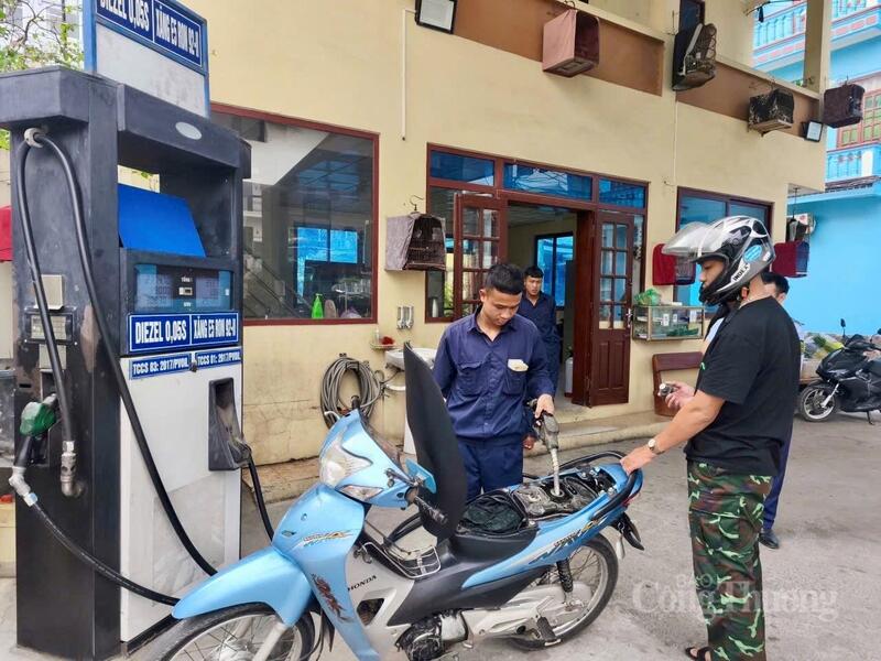 Trạm xăng dầu thuộc Bộ Chỉ huy Quân sự tỉnh Điện Biên (tổ 1, phường Điện Biên Phủ) đảm bảo nguồn cung phục vụ nhu cầu của người dân.