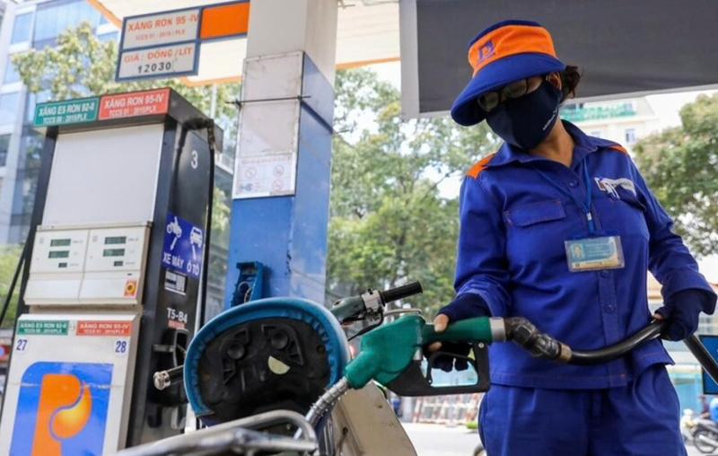 Hoạt động khai thác và cung ứng năng lượng đóng vai trò quan trọng với ổn định kinh tế vĩ mô. Ảnh: Petrolimex