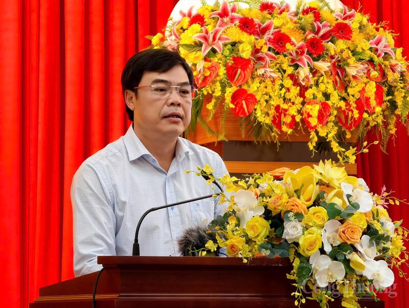 Ông Đặng Đức Hiệp, Bí thư Đảng ủy phường Xuân Hương - Đà Lạt phát biểu tại buổi họp. Ảnh: Minh An