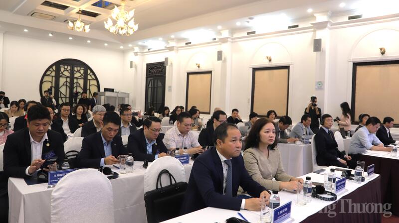 Các đại biểu tham dự hội nghị.