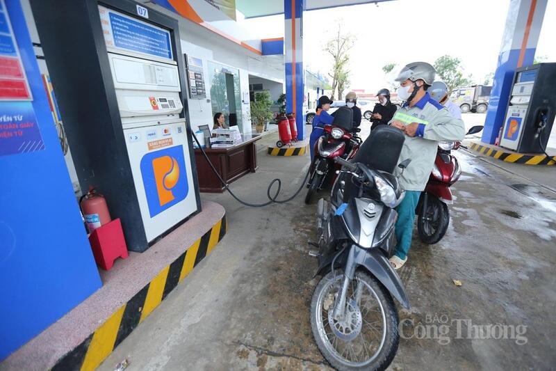 Việc quyết liệt triển khai các giải pháp của Sở Công Thương nhằm đảm bảo mạch máu năng lượng cho hoạt động sản xuất và đời sống dân sinh. Ảnh: Trọng Tùng