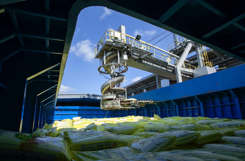 Phân bón Cà Mau đẩy mạnh công nghiệp hóa, hiện đại hóa trong sản xuất. Ảnh PVCFC