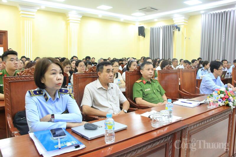 Các đại biểu tham dự hội nghị.