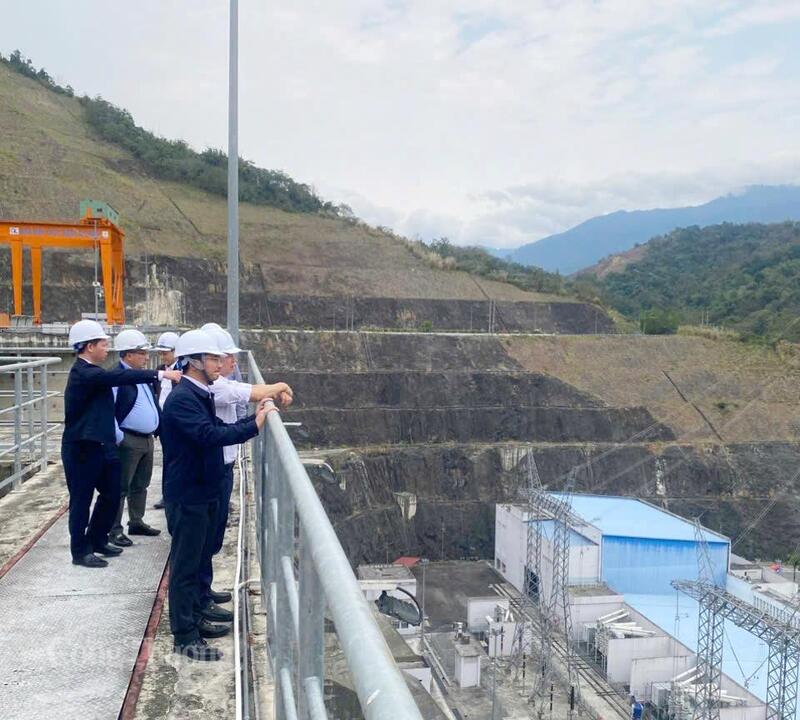 Đoàn công tác Bộ Công Thương trao đổi với Thủy điện Lai Châu về vận hành hồ chứa và kế hoạch bảo dưỡng tổ máy.