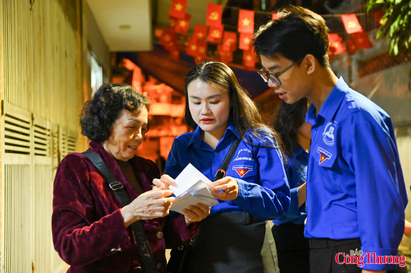 Theo danh sách đã được rà soát, mỗi công dân đủ điều kiện và trong độ tuổi đi bầu cử sẽ được phát thẻ cử tri theo đúng tên trong danh sách.