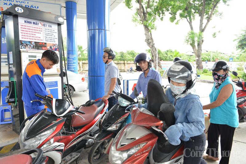 Bộ Công Thương triển khai nhiều giải pháp nhằm bảo đảm cung ứng đủ xăng dầu cho hoạt động sản xuất, kinh doanh và tiêu dùng của người dân.