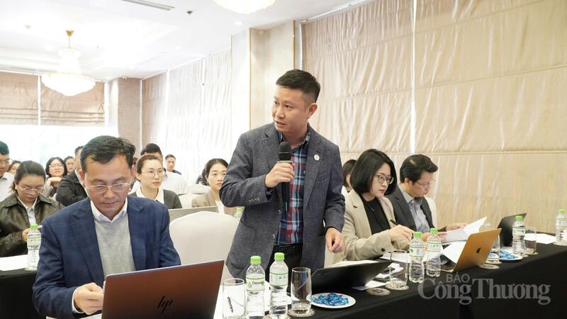 Đại diện Shopee phát biểu tại toạ đàm. Ảnh: Minh Trang