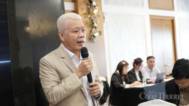 Đại diện TikTok chia sẻ kinh nghiệm tại toạ đàm. Ảnh: Minh Trang