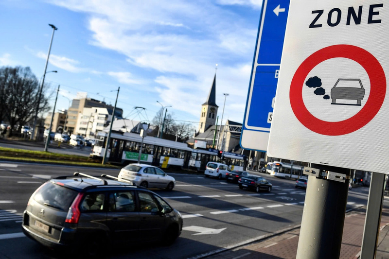 Biển báo hiệu sắp vào khu vực "Vùng không ô tô" tại Bỉ. Ảnh: VRT