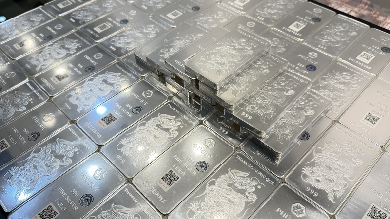 Đột phá công nghệ pin lithium cùng sự bùng nổ xe điện đang đẩy nhu cầu bạc tăng mạnh. Ảnh: Tập đoàn Phú Quý