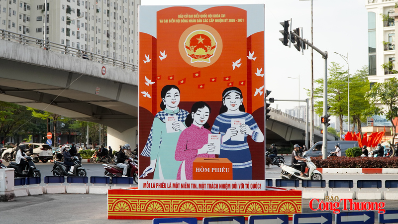 Phường Nghĩa Đô rực sắc cờ hoa trước ngày bầu cử - 4