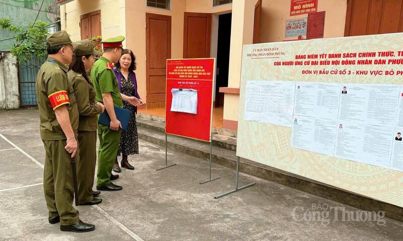 Kiểm tra công tác chuẩn bị bầu cử phường Phan Đình Phùng.