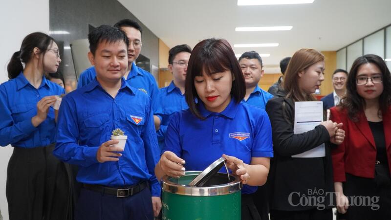 Đồng chí Nguyễn Ngọc Tâm, Bí thư Đoàn Thanh niên Bộ Công Thương tại chương trình "Chung tay vì môi trường xanh". Ảnh: Minh Trang
