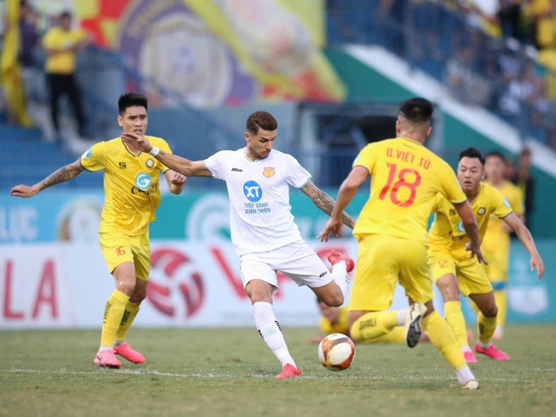 Lịch thi đấu bóng đá hôm nay 13/3 và sáng 14/3. Ảnh: T.V