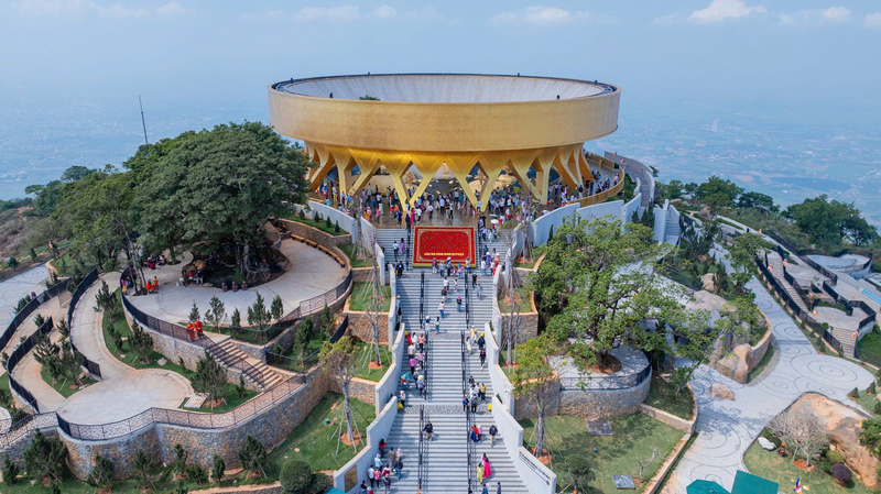 Núi Bà Đen tiếp tục khẳng định là điểm du lịch hấp dẫn, ấn tượng