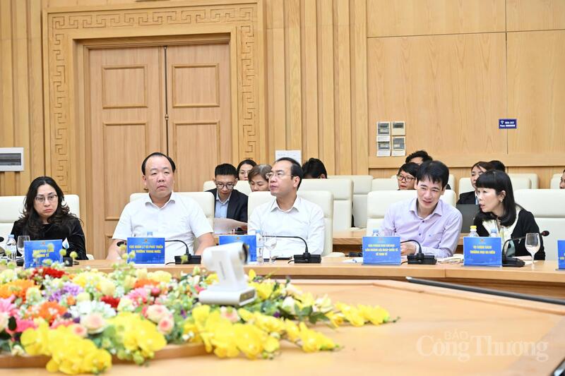 Các đại biểu tham dự Hội nghị giao ban xúc tiến thương mại với hệ thống thương vụ Việt Nam ở nước ngoài quý I/2026. Ảnh: Cấn Dũng