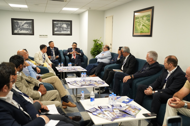 Nhiều doanh nghiệp trong đoàn nhập khẩu Ấn Độ bày tỏ quan tâm thiết lập quan hệ mua hàng lâu dài.