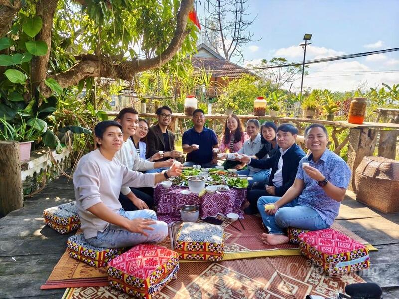 Du khách lựa chọn nghỉ dưỡng trải nghệm tại các homestay khi đến với Lễ hội Hoa Ban.