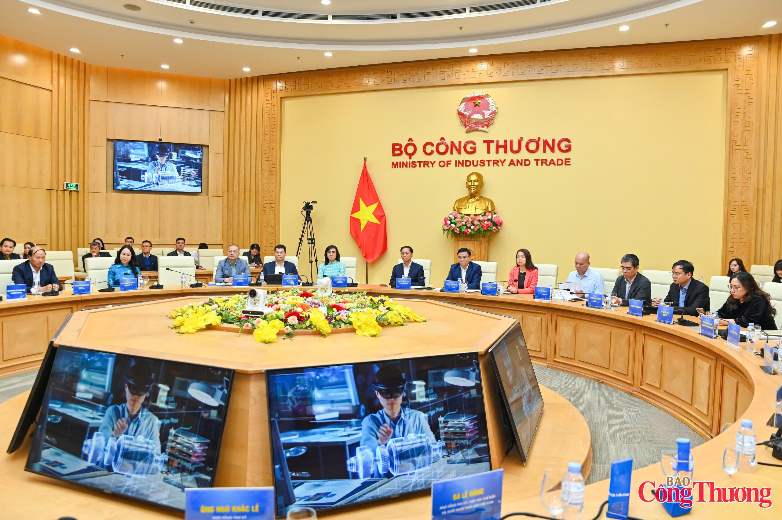 Quang cảnh lễ khai trương Nền tảng số về phát triển thị trường nước ngoài.