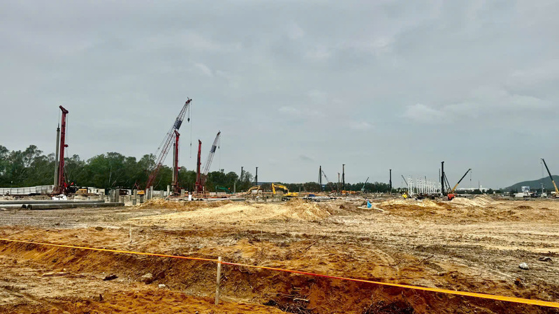 Dự án Thép ray Dung Quất, quy mô khoảng 14,79 ha, thuộc Khu công nghiệp phía đông Dung Quất (xã Vạn Tường) đang được tháo gỡ vướng mắc để hoàn thiện. Ảnh: Nguyễn Dương