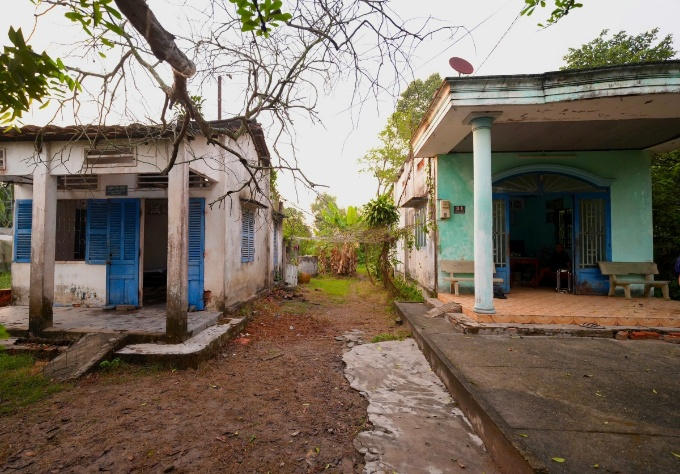 Ông Lê Hoàng Tùng - Phó Tổng Giám đốc Vietcombank, bà Lê Thị Thu Hà - Phó Chủ tịch thường trực Công đoàn Vietcombank và đại diện ngân hàng đến thăm hỏi,động viên cựu chiến binh Châu Văn Đực tại gia đình.