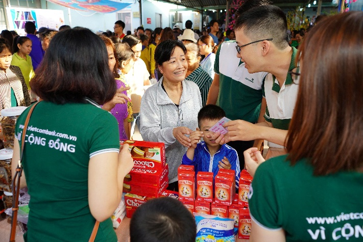 Từ thăm hỏi bệnh nhi đến những “phiên chợ 0 đồng” hỗ trợ người dân khó khăn tại TP. Hồ Chí Minh, Vietcombank bền bỉ lan tỏa những hành động sẻ chia trong cộng đồng.