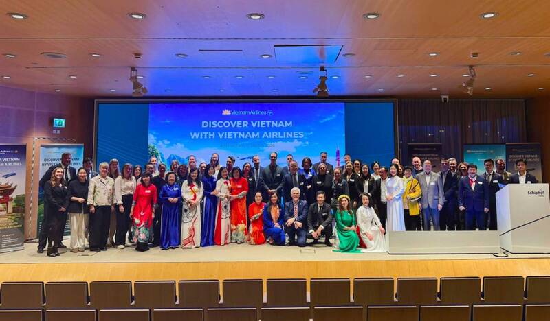 Vietnam Airlines đã tổ chức sự kiện công bố đường bay thẳng Hà Nội - Amsterdam (Hà Lan) tại sân bay Amsterdam Schiphol