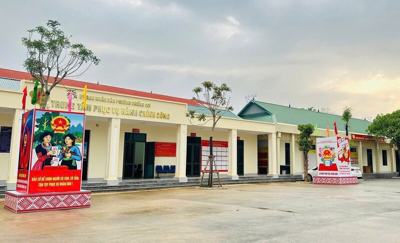 Panô, áp phích được chuẩn bị phục vụ công tác tuyên truyền tại các điểm bầu cử tại tỉnh Sơn La. Ảnh: Mai Ken