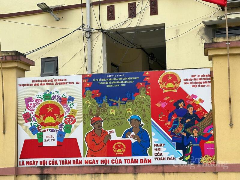 Panô chào mừng "Ngày hội non sông" tạo nên khung cảnh rực rỡ và bầu không khí phấn khởi hướng về cuộc bầu cử đại biểu Quốc hội khóa XVI và đại biểu HĐND các cấp nhiệm kỳ 2026 - 2031.