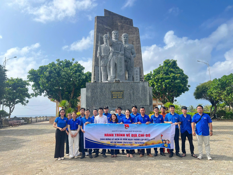 Thanh niên Công ty Điện lực Quảng Ngãi với Công trình thanh niên "Đường cờ Tổ quốc"