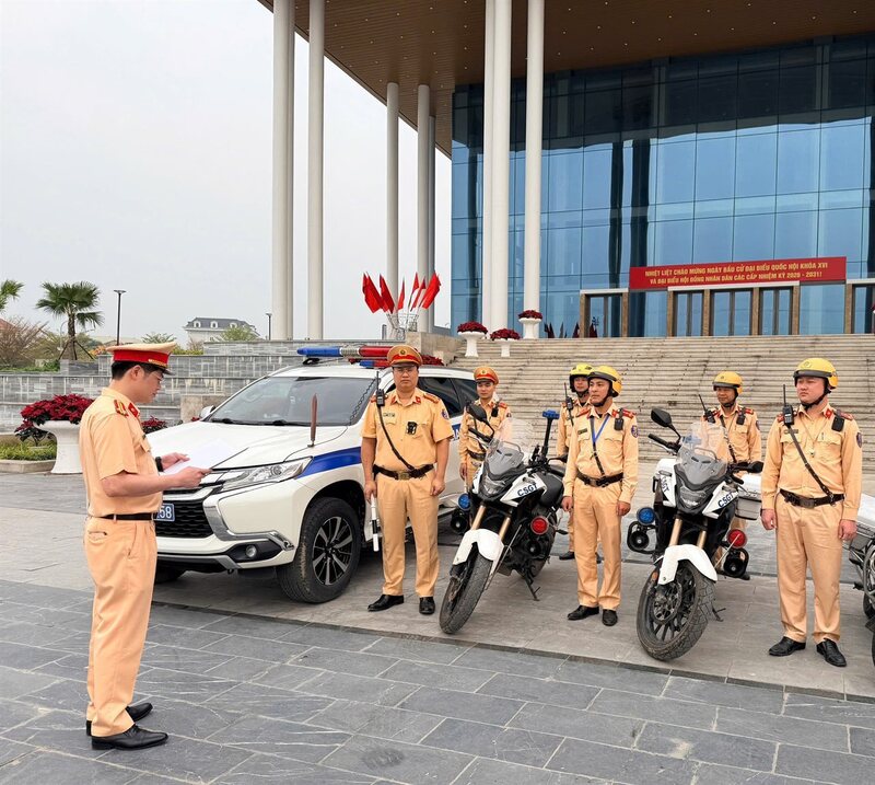 Lực lượng Cảnh sát giao thông Công an tỉnh Lào Cai triển khai đảm bảo an toàn giao thông. Ảnh: Công an Lào Cai